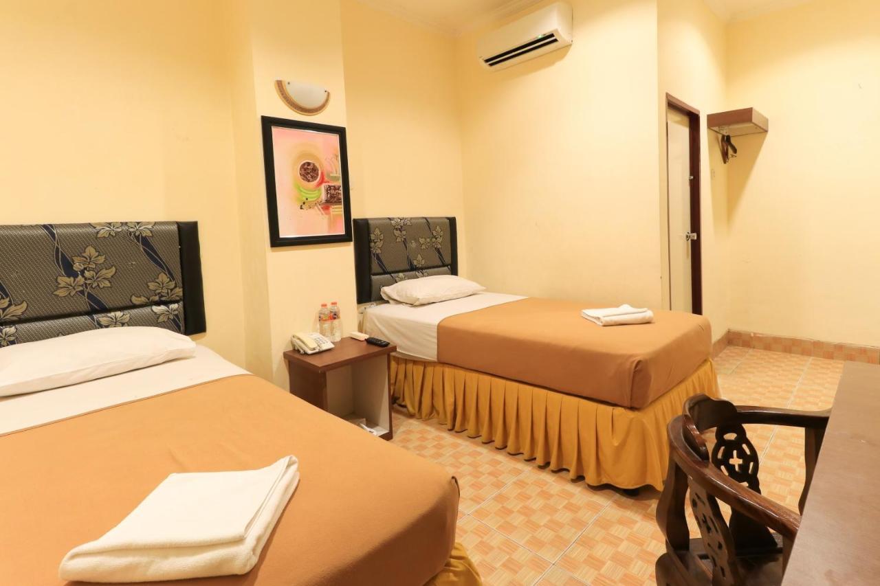 Al-Badar Hotel Syariah มากาซาร์ ภายนอก รูปภาพ