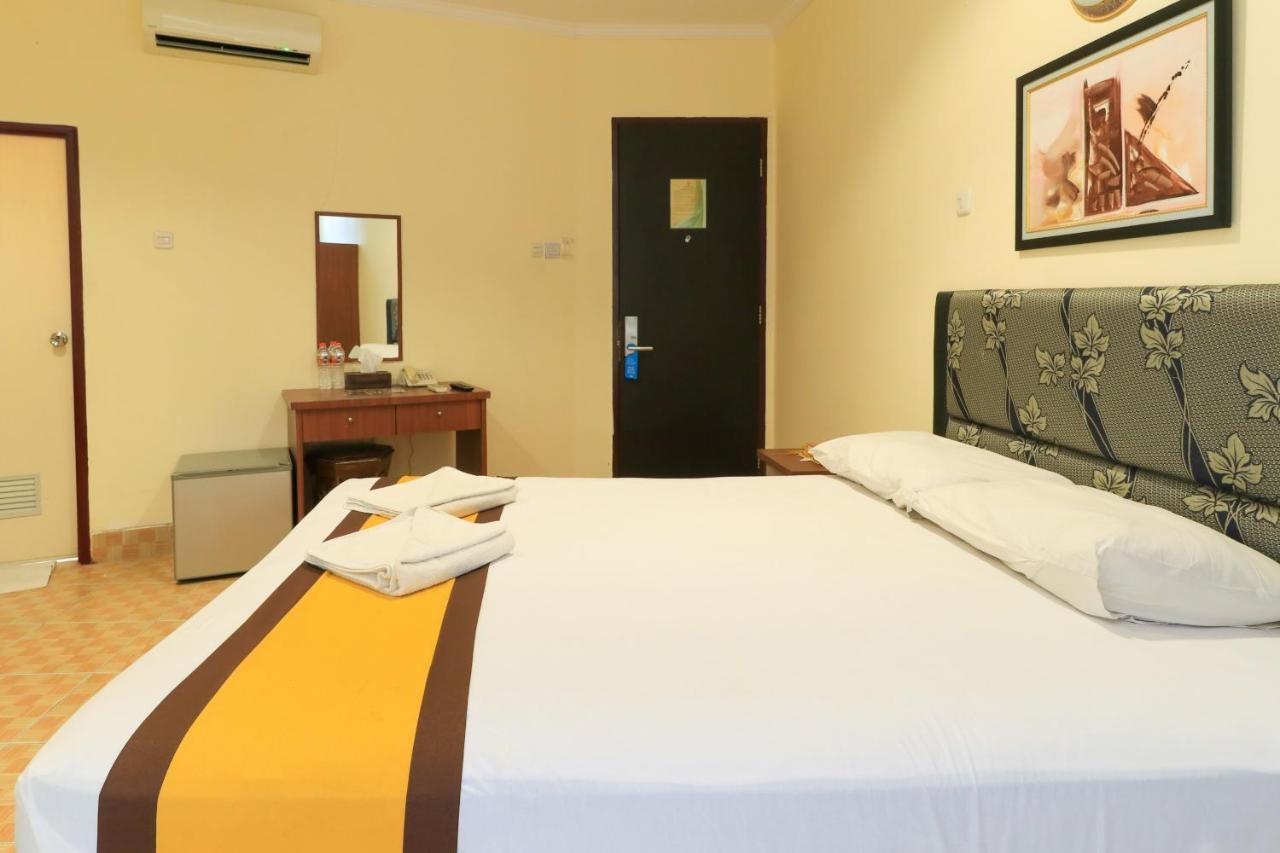 Al-Badar Hotel Syariah มากาซาร์ ภายนอก รูปภาพ