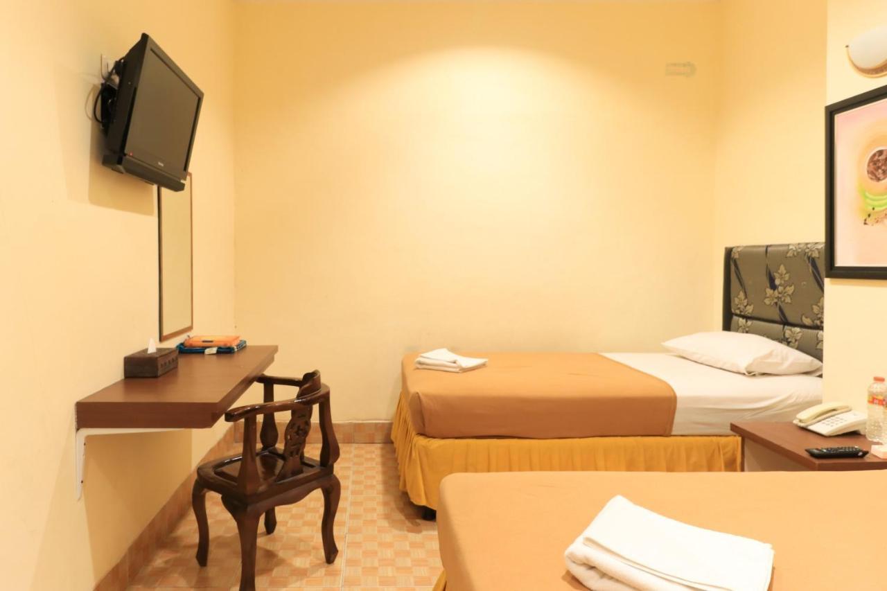 Al-Badar Hotel Syariah มากาซาร์ ภายนอก รูปภาพ