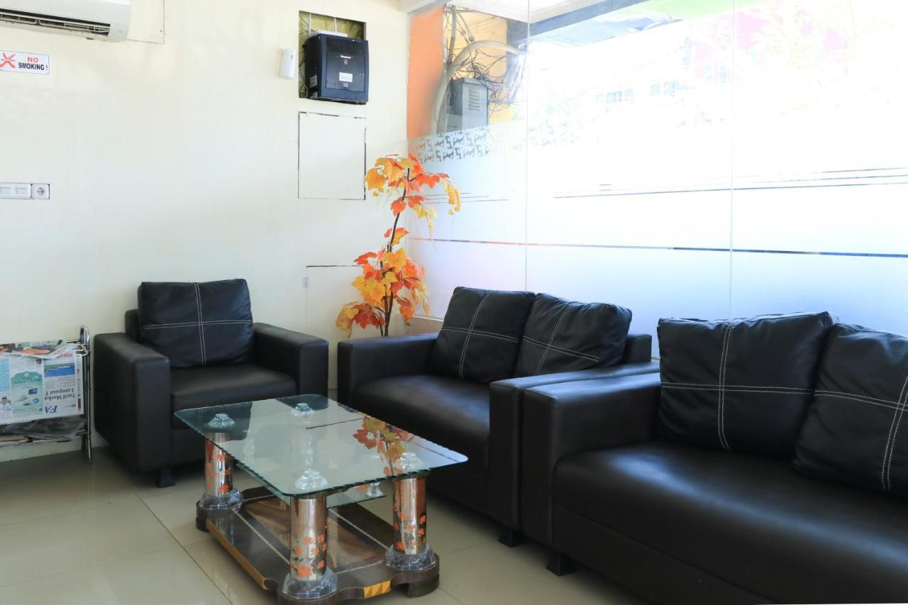 Al-Badar Hotel Syariah มากาซาร์ ภายนอก รูปภาพ