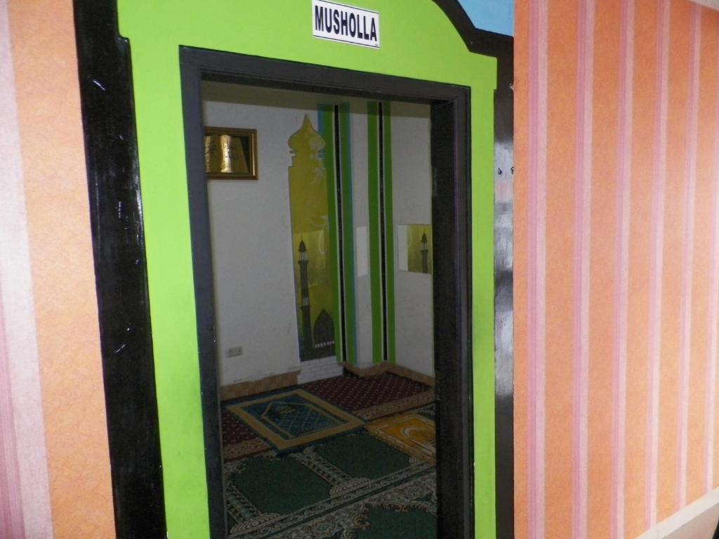Al-Badar Hotel Syariah มากาซาร์ ภายนอก รูปภาพ